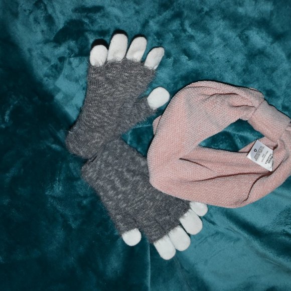 Winter Bundle Gray Gloves Pink Headwrap Black Hat - Picture 6 of 8